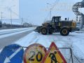 Проводится уборка снега с прибордюрной части по Вилюйскому тракту