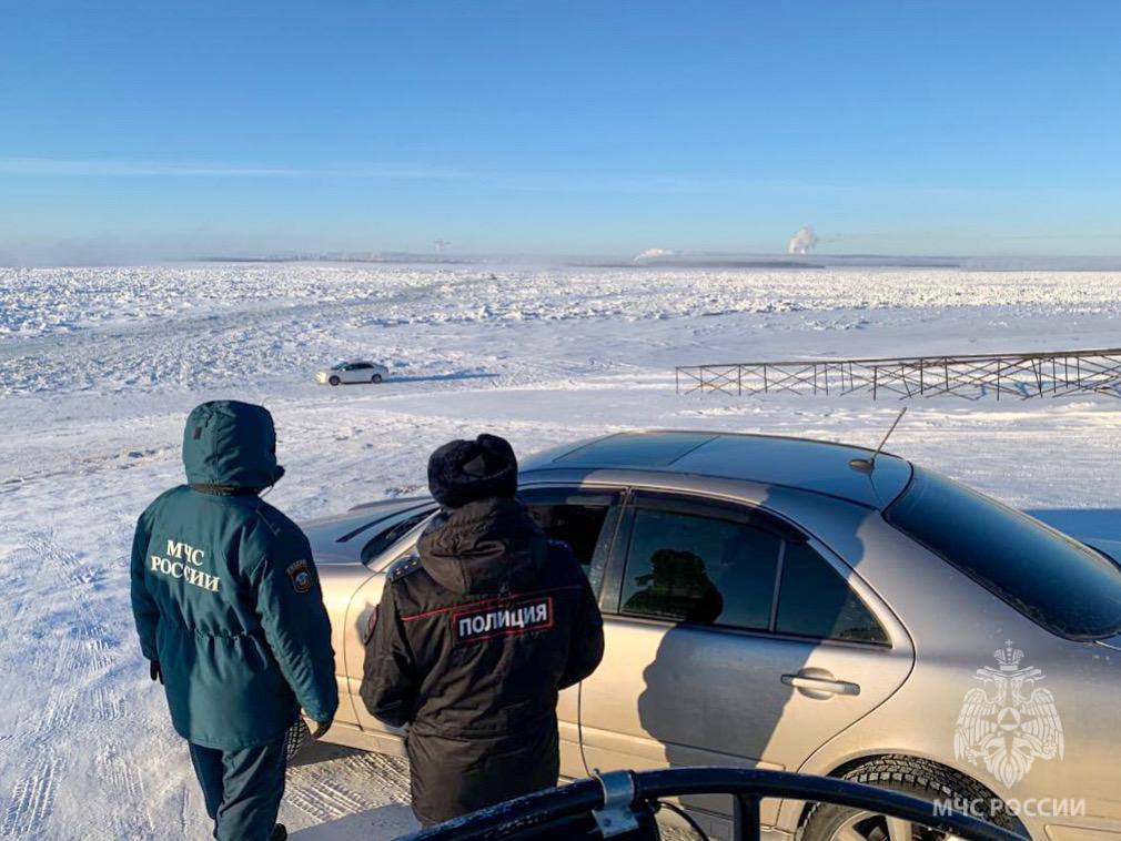 Ледовую переправу открыли в Верхнеколымском районе республики