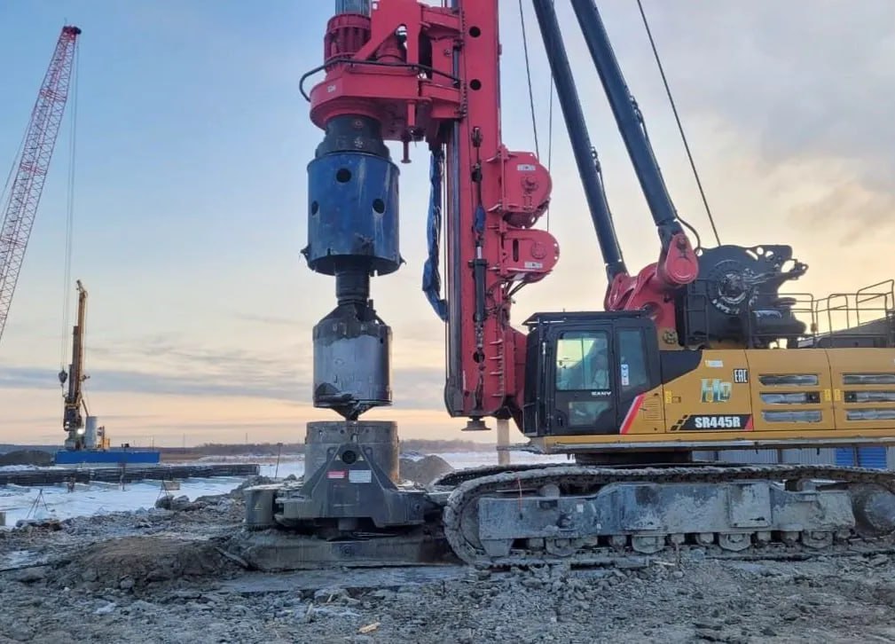 Строительство Ленского моста продолжается несмотря на морозы