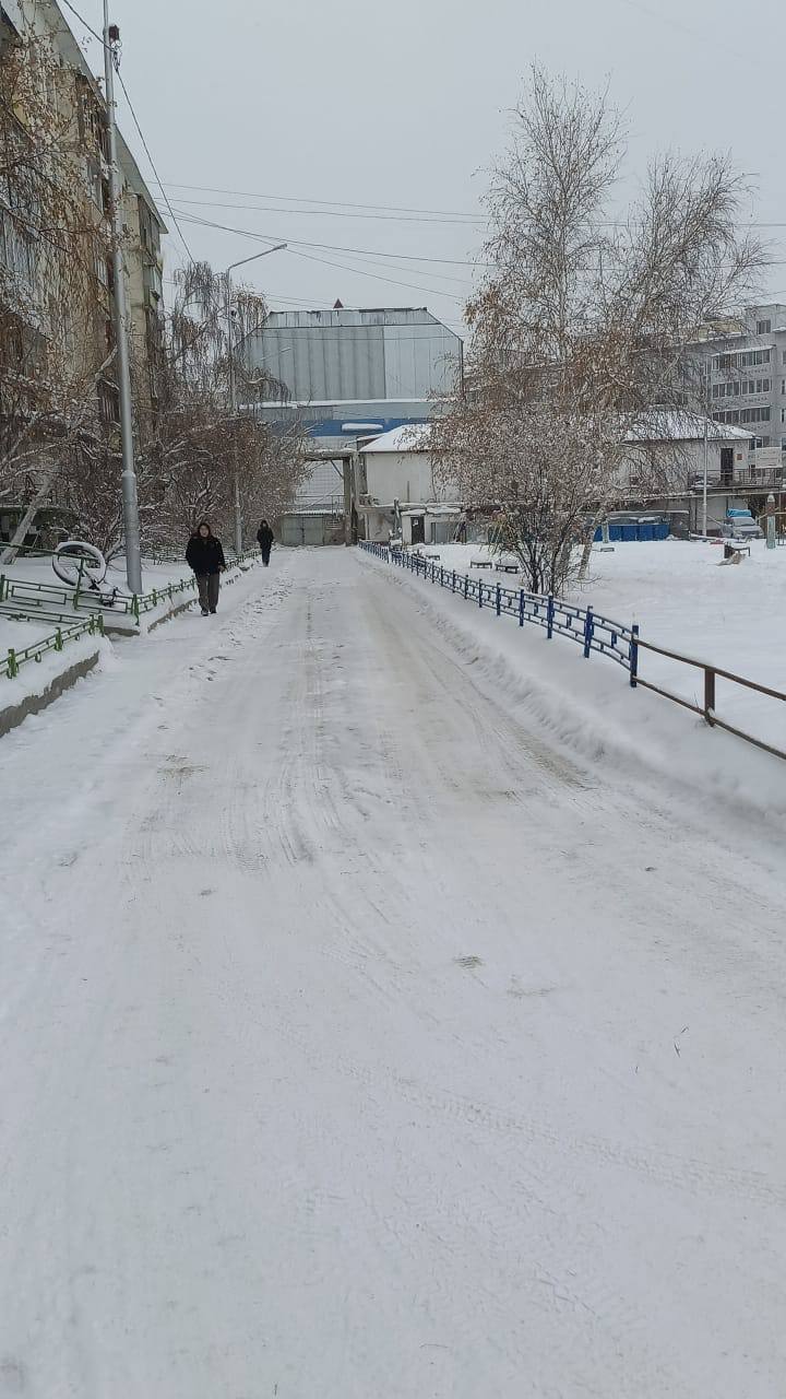 МУП «Жилкомсервис» выполняет работы по уборке наледей по адресу: Каландарашвили 40/8 и Петровского 21/1 МУП «Жилкомсервис» выполняет работы по уборке наледей по адресу: Каландарашвили 40/8 и Петровского 21/1