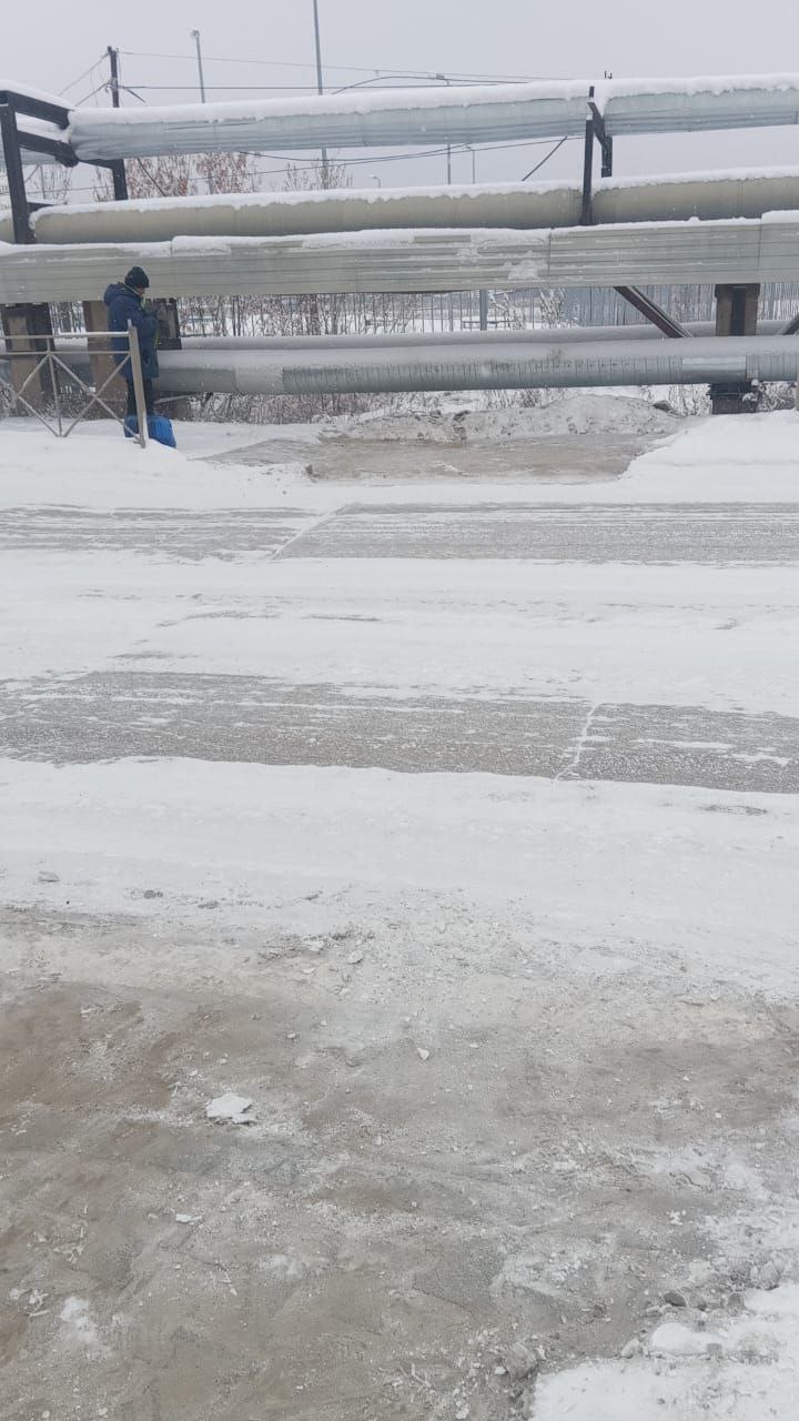 Ежедневная работа муниципальных дворников по уборке снега на территории Автодорожного округа Ежедневная работа муниципальных дворников по уборке снега на территории Автодорожного округа