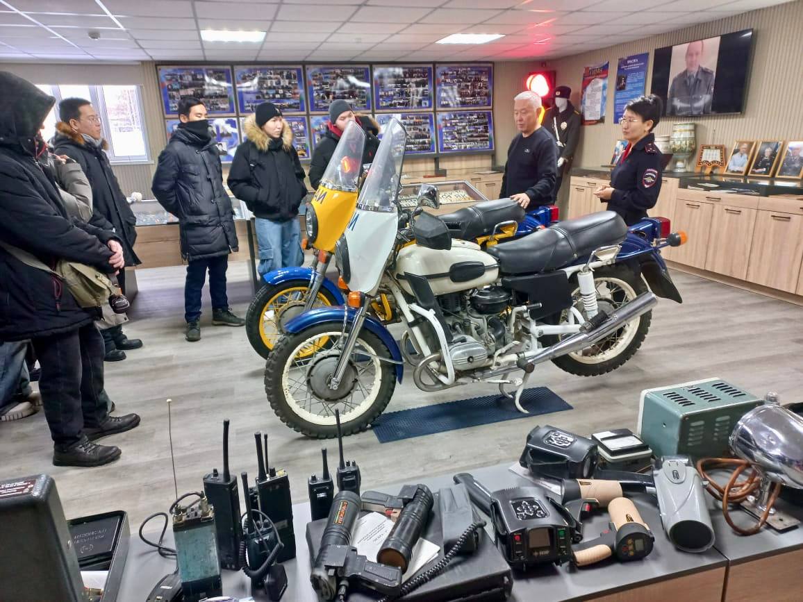 Студенты Автодорожного факультета СВФУ им. М.К. Аммосова продолжают знакомиться с деятельностью Госавтоинспекции Студенты Автодорожного факультета СВФУ им. М.К. Аммосова продолжают знакомиться с деятельностью Госавтоинспекции