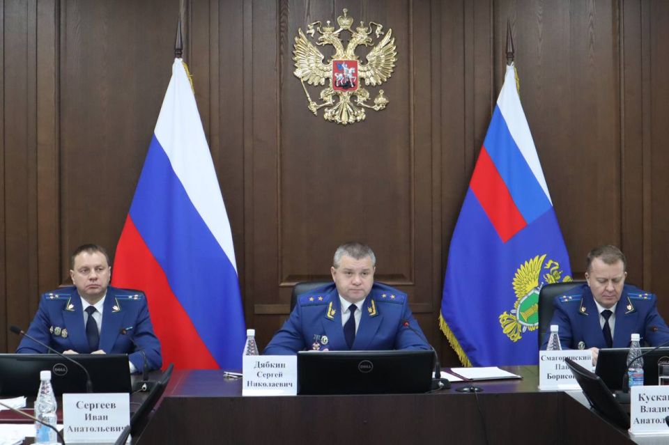 Под председательством прокурора республики Сергея Дябкина состоялось заседание коллегии по вопросам эффективности принимаемых прокурорами мер реагирования