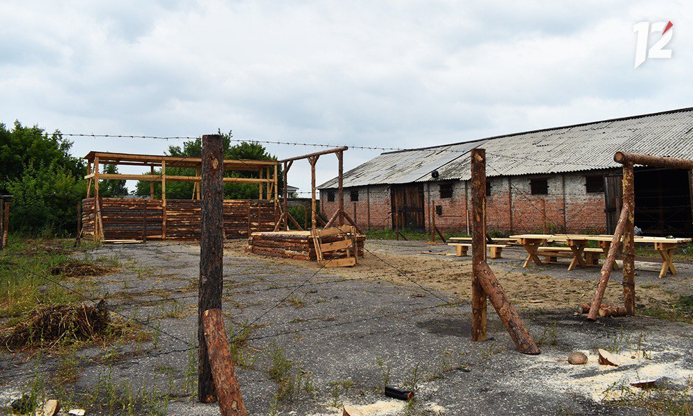 За кадром «Вальса со смертью»: как в Омске воссоздали марш смерти и нашли балерину из сотен претенденток За кадром «Вальса со смертью»: как в Омске воссоздали марш смерти и нашли балерину из сотен претенденток