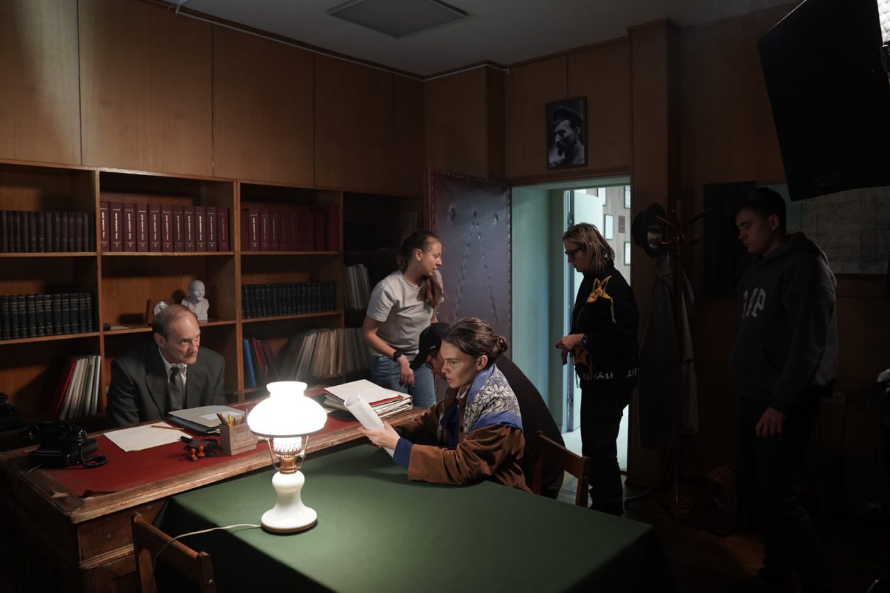 За кадром «Вальса со смертью»: как в Омске воссоздали марш смерти и нашли балерину из сотен претенденток За кадром «Вальса со смертью»: как в Омске воссоздали марш смерти и нашли балерину из сотен претенденток