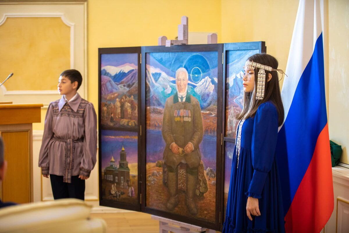 «Считаем долгом увековечить память своего знаменитого земляка»: глава Оймяконского района о купце и меценате Николае Кривошапкине «Считаем долгом увековечить память своего знаменитого земляка»: глава Оймяконского района о купце и меценате Николае Кривошапкине