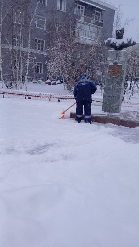 Работа муниципальных дворников по уборке общественных территорий