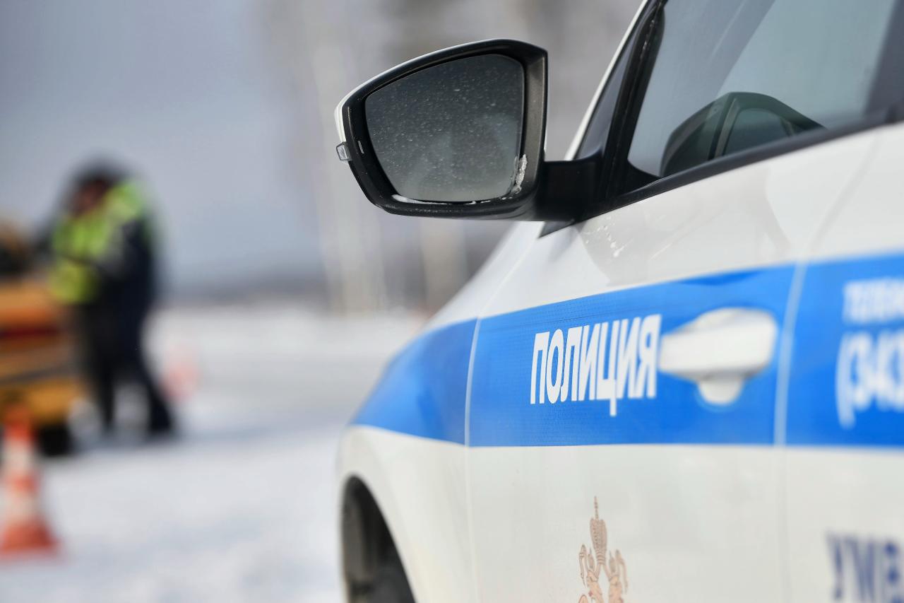 Психически нездоровый мужчина гонялся за работником администрации в Якутии