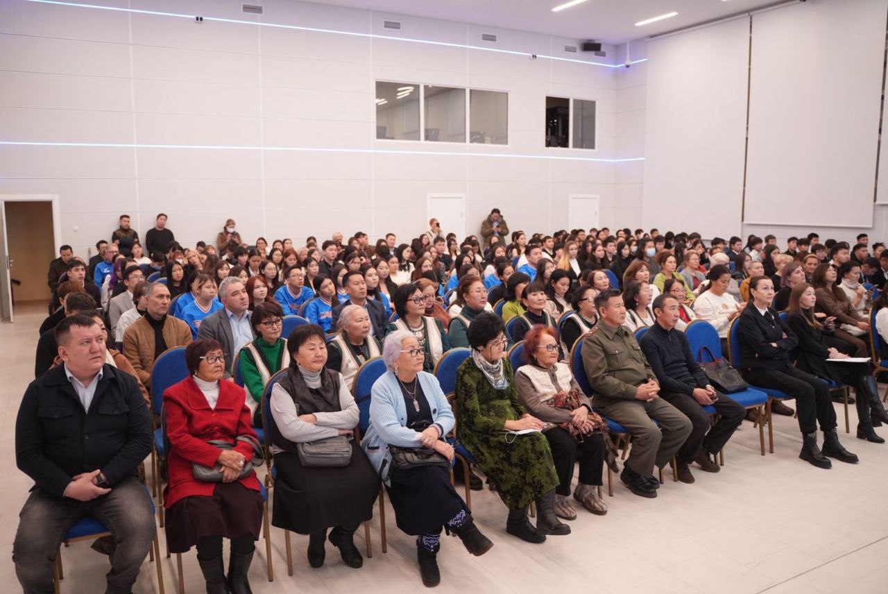 Евгений Григорьев: Более 200 человек, жителей Центрального округа пришли на отчетную встречу, посвященную итогам работы администрации города за 5 лет