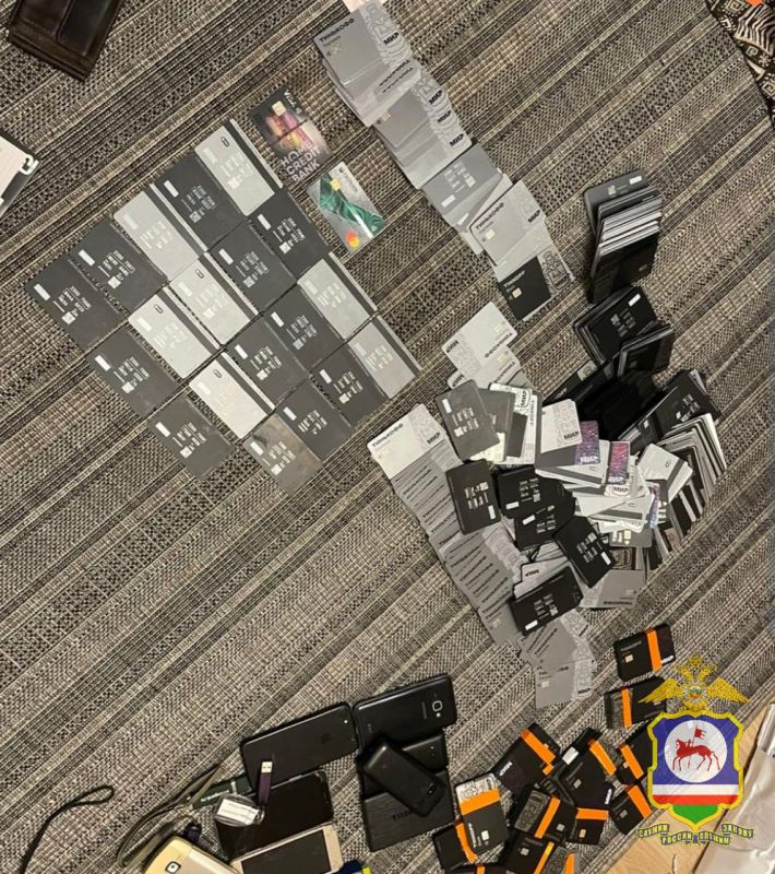 Сотрудники Управления уголовного розыска МВД Якутии задержали двух участников группы аферистов, обманувших пенсионерку на 6,7 млн рублей