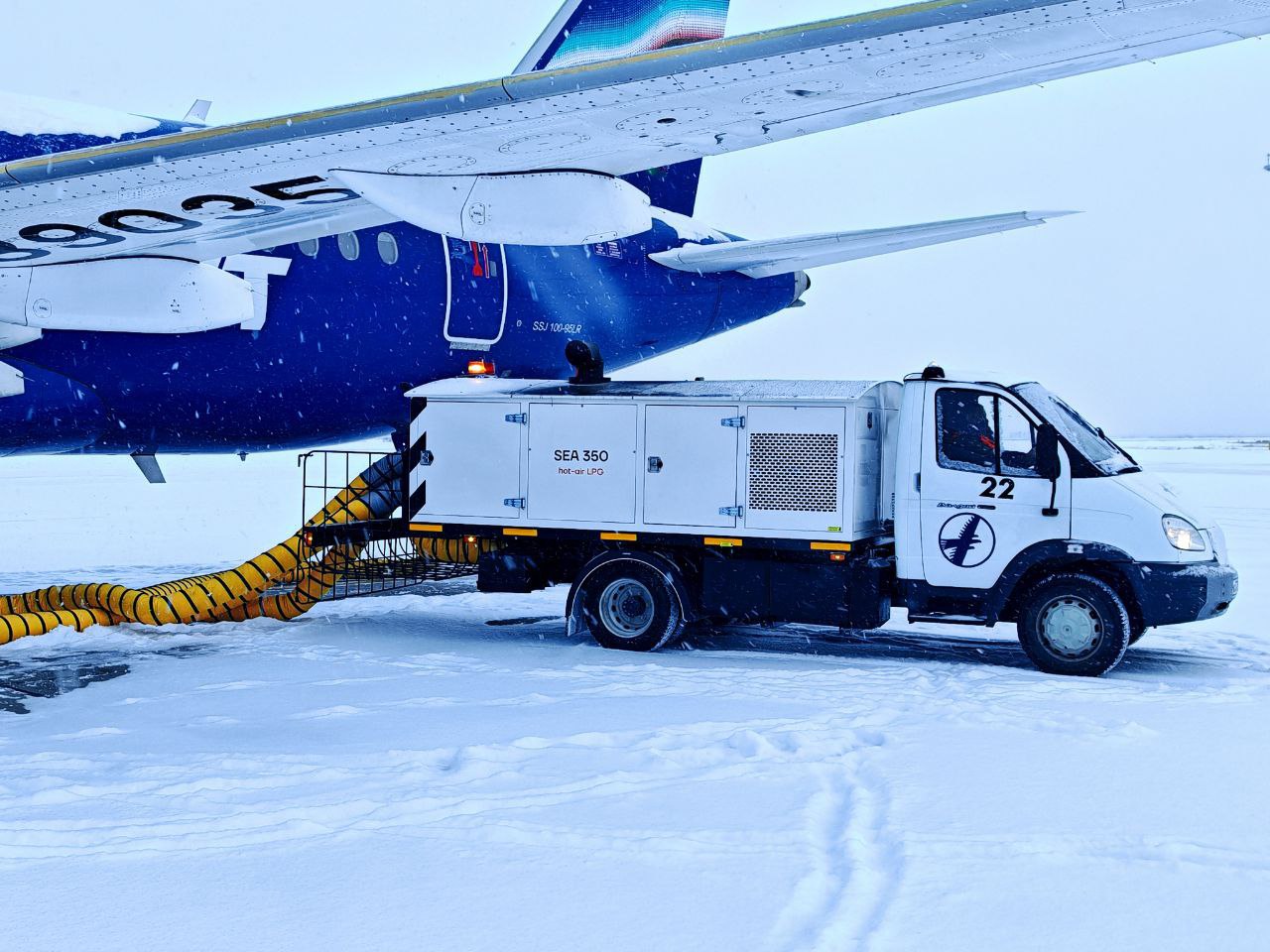Аэропорт Якутск тестирует новую отечественную технику для обогрева воздушных судов