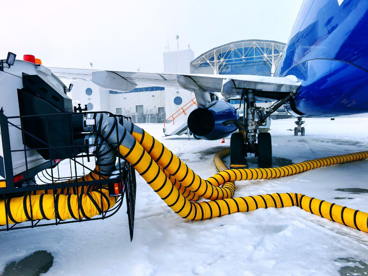 Аэропорт Якутск тестирует новую отечественную технику для обогрева воздушных судов Аэропорт Якутск тестирует новую отечественную технику для обогрева воздушных судов