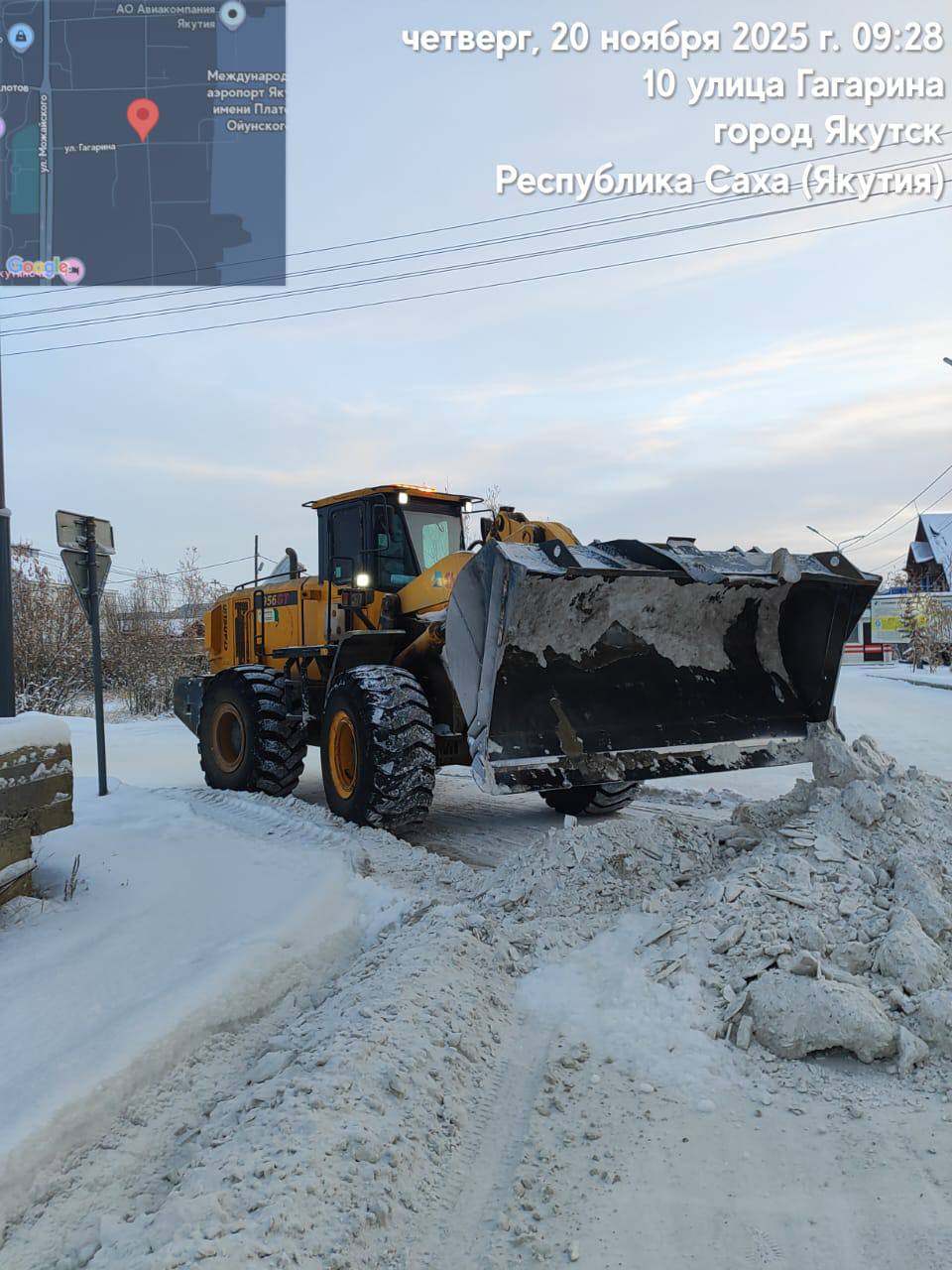 Кадры работ по уборке и вывозу снега Кадры работ по уборке и вывозу снега