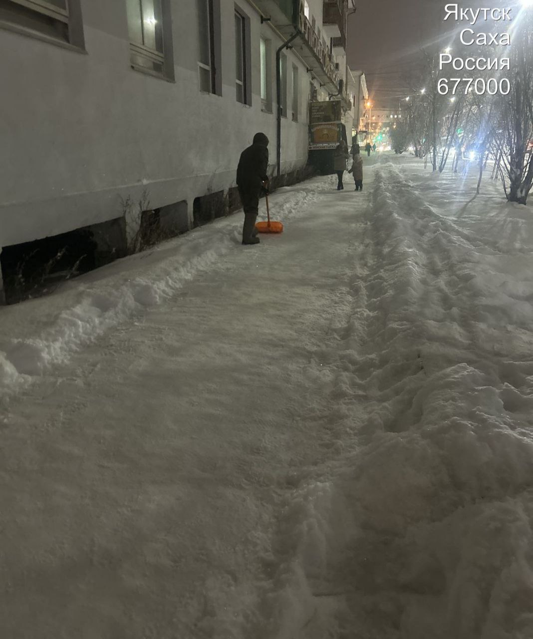 В Губинском округе красота улиц начинается с каждого шага! Ежедневная уборка тротуаров усилиями профессиональной команды подрядчиков позволяет жителям ходить уверенно и безопасно, наслаждаясь каждым мгновением прогулки В Губинском округе красота улиц начинается с каждого шага! Ежедневная уборка тротуаров усилиями профессиональной команды подрядчиков позволяет жителям ходить уверенно и безопасно, наслаждаясь каждым мгновением прогулки