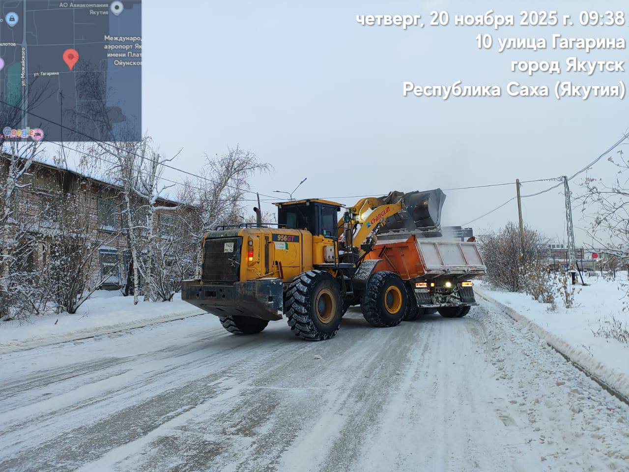 Кадры работ по уборке и вывозу снега Кадры работ по уборке и вывозу снега