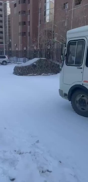 #пишут На Каландарашвили возле 31 школы всегда пробка и по «тротуару» ее постоянно все объезжают, даже маршрутные автобусы