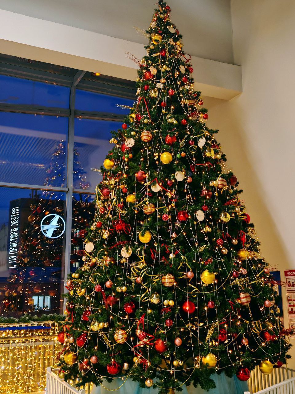 Еще только ноябрь, а наш аэропорт уже преобразился! Теперь ожидание рейса будет ещё более волшебным Еще только ноябрь, а наш аэропорт уже преобразился! Теперь ожидание рейса будет ещё более волшебным