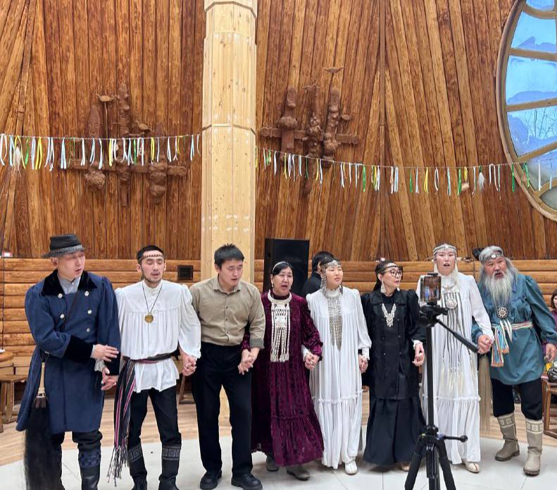 Бгн Дьокуускайга Горнай улууун Бочуоттаах олохтооо, лэ, тыыл бэтэрээнэ, норуот ырыаыта, тойуксут, оуокайдьыт Михаил Иннокентьевич Заровняев 100 уонна кэргэнэ Герой ийэ, лэ, тыыл бэтэрээнэ Марфа Васильевна Заровняева 101...