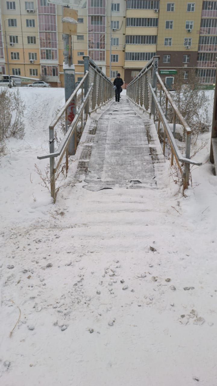 В морозном дыхании зимы наши муниципальные дворники Губинского округа – верные стражи чистоты! Каждый день, с первыми лучами солнца, они расчищают снег с улиц и дворов, чтобы ваши шаги были лёгкими и безопасными В морозном дыхании зимы наши муниципальные дворники Губинского округа – верные стражи чистоты! Каждый день, с первыми лучами солнца, они расчищают снег с улиц и дворов, чтобы ваши шаги были лёгкими и безопасными