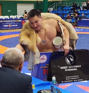 Триумфатор турнира братьев Ноговицыных - Юрий Иванов приехал из Иркутска на Всероссийский турнир по вольной борьбе памяти Крылова