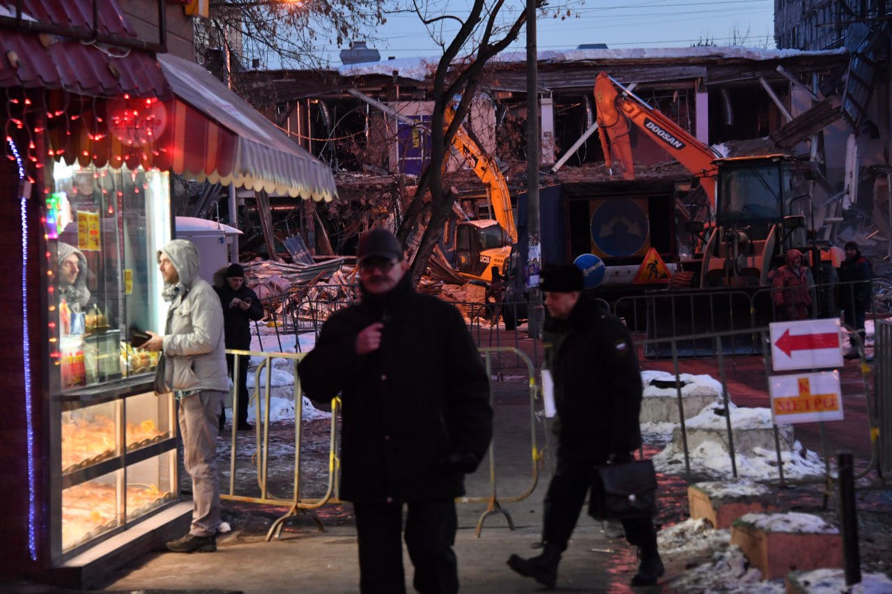 Администрация убрала незаконно установленный киоск