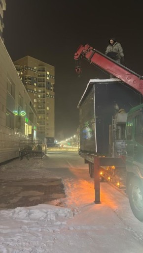 Уважаемые жители Якутска!. На прошлой неделе в нескольких телеграм-каналах появилось фото киоска, установленного на парковке торгового центра по ул. Лермонтова, д.49