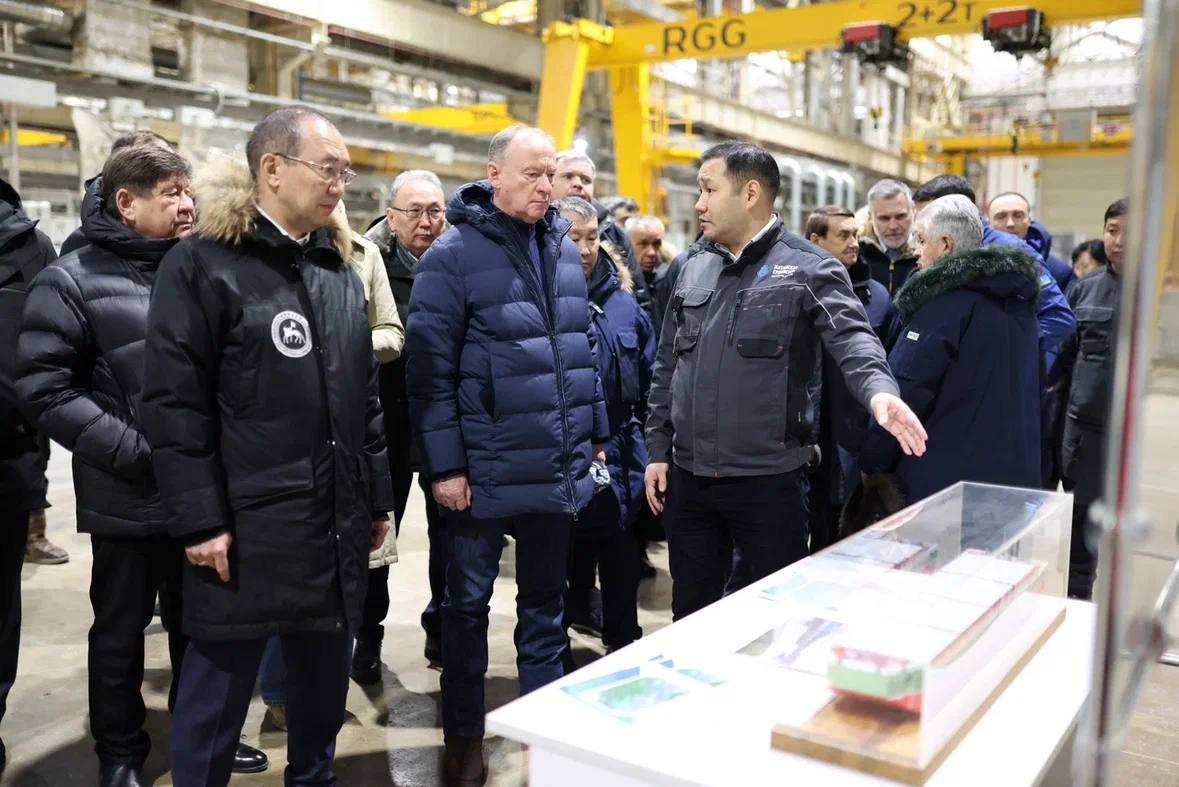 Айсен Николаев: Вместе с помощником Президента России, председателем Морской коллегии Российской Федерации, Николаеми Платоновичем Патрушевым посетили Жатайскую судоверфь Айсен Николаев: Вместе с помощником Президента России, председателем Морской коллегии Российской Федерации, Николаеми Платоновичем Патрушевым посетили Жатайскую судоверфь