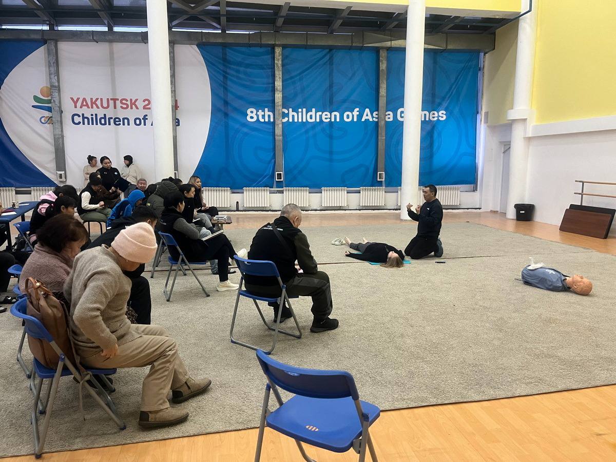 Спасатели провели занятия по оказанию первой помощи с персоналом спортивной школы «Чолбон» Спасатели провели занятия по оказанию первой помощи с персоналом спортивной школы «Чолбон»