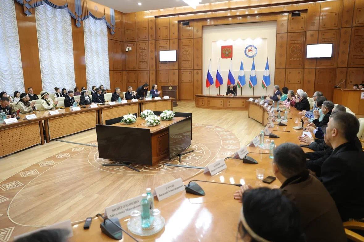 Айсен Николаев: С Днём Олонхо! Олохо кннэн! Айсен Николаев: С Днём Олонхо! Олохо кннэн!