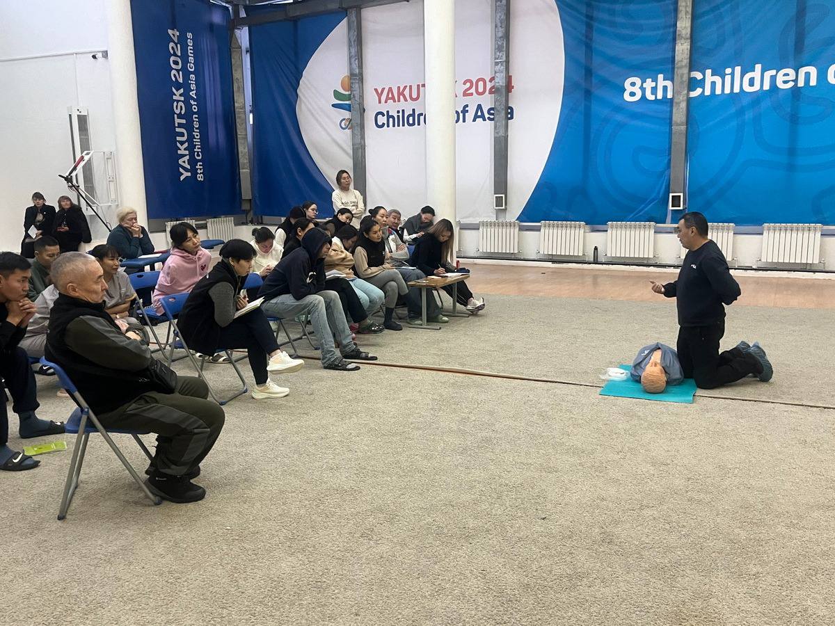 Спасатели провели занятия по оказанию первой помощи с персоналом спортивной школы «Чолбон» Спасатели провели занятия по оказанию первой помощи с персоналом спортивной школы «Чолбон»