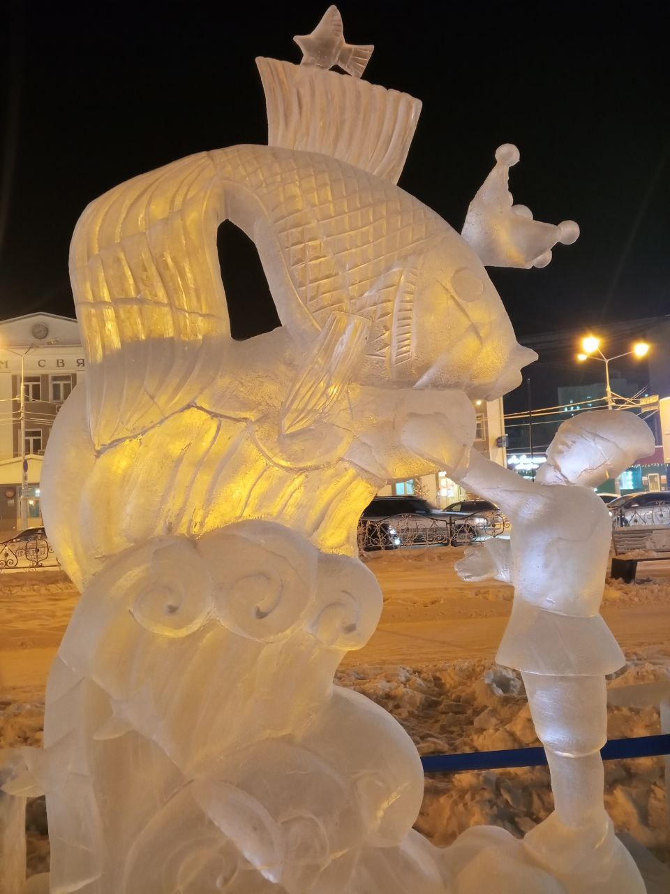 Вечерняя площадь в Якутске Вечерняя площадь в Якутске