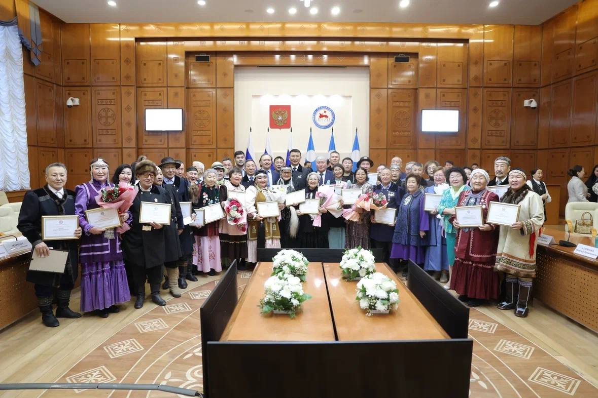Айсен Николаев: С Днём Олонхо! Олохо кннэн! Айсен Николаев: С Днём Олонхо! Олохо кннэн!