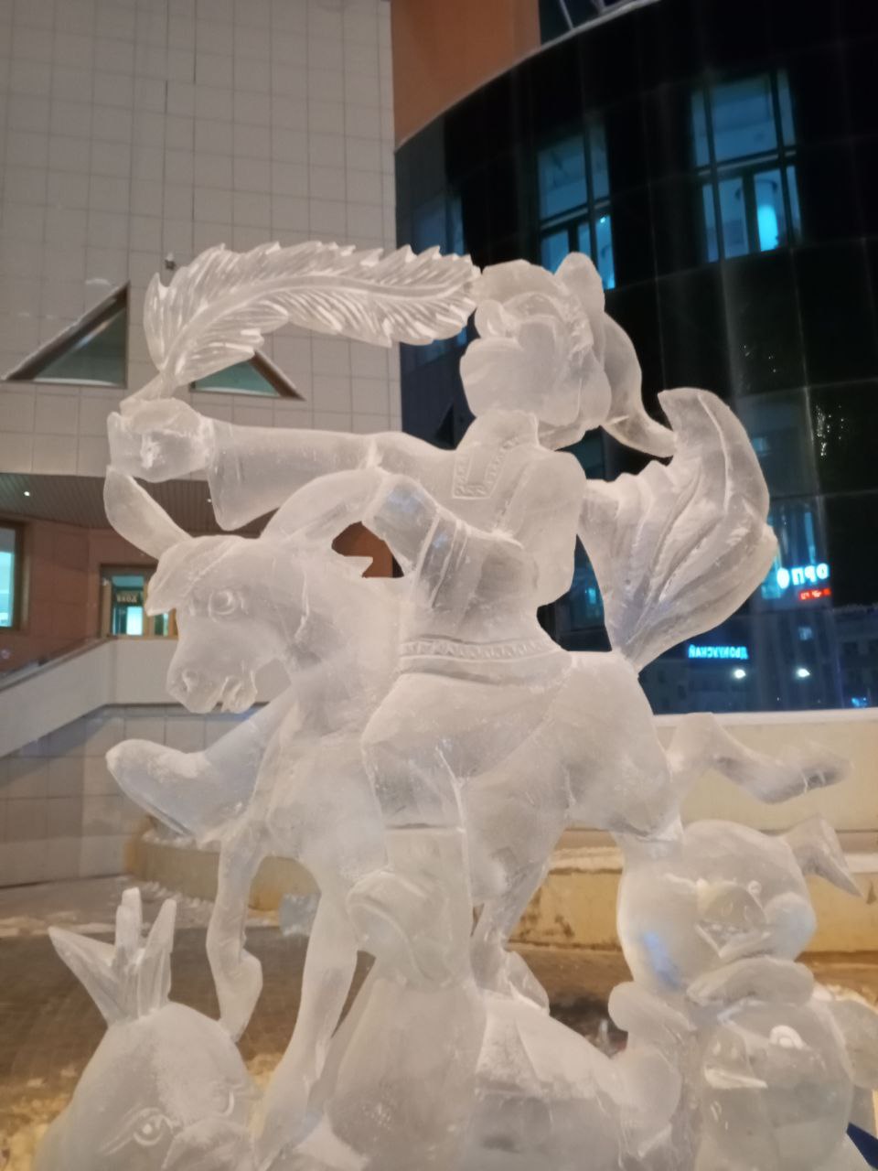 Вечерняя площадь в Якутске