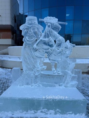 Ледовые скульптуры на площади Орджоникидзе