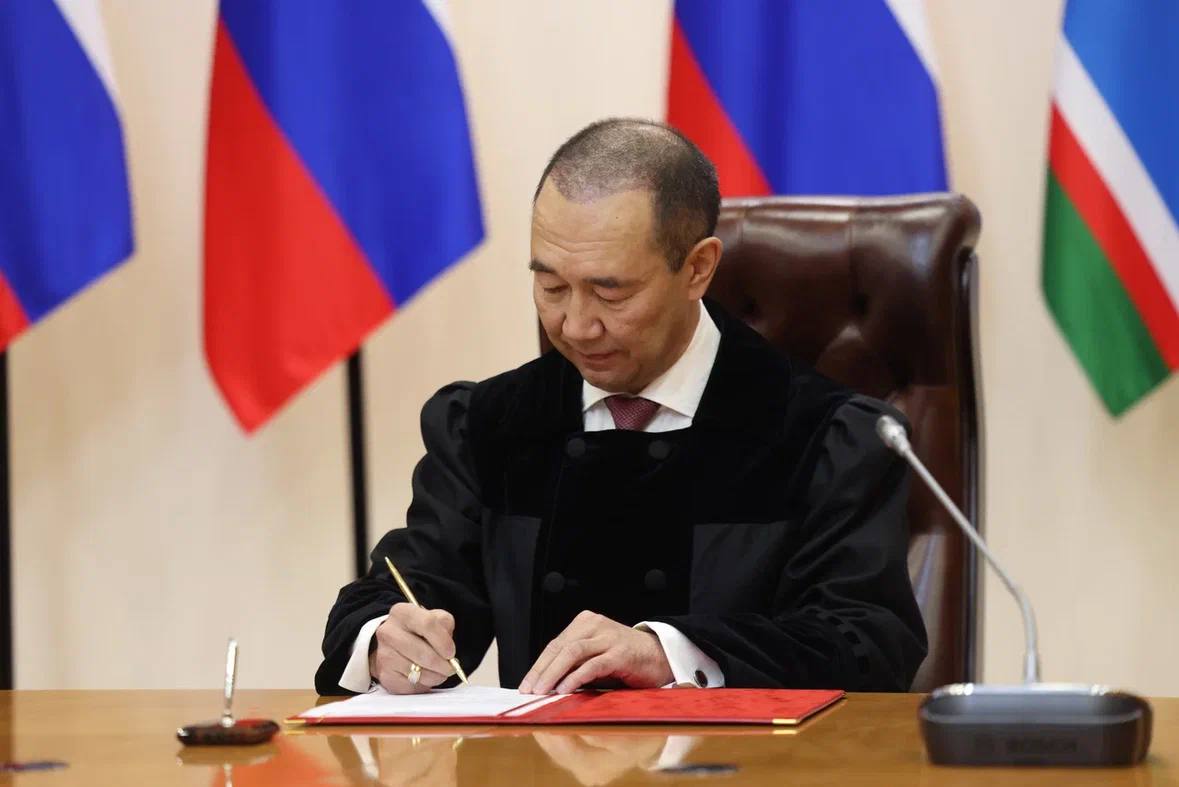 Айсен Николаев: С Днём Олонхо! Олохо кннэн!