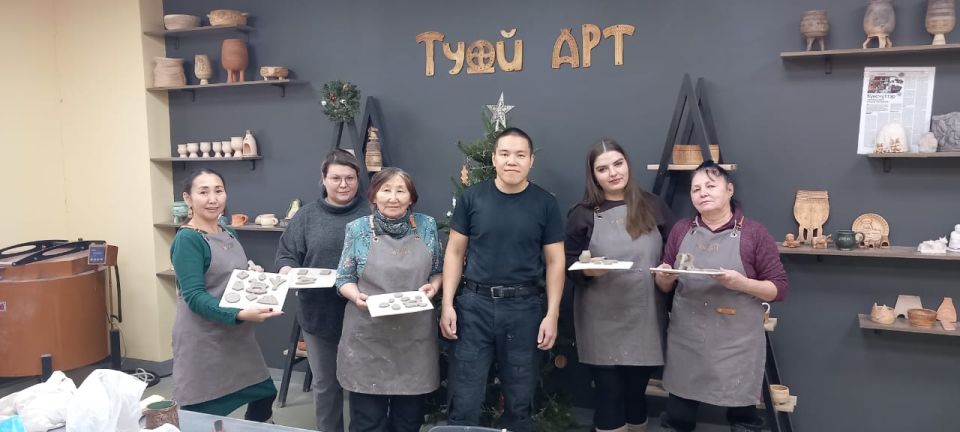 Семьи участников СВО создали керамические обереги в студии «ТуойАрт»