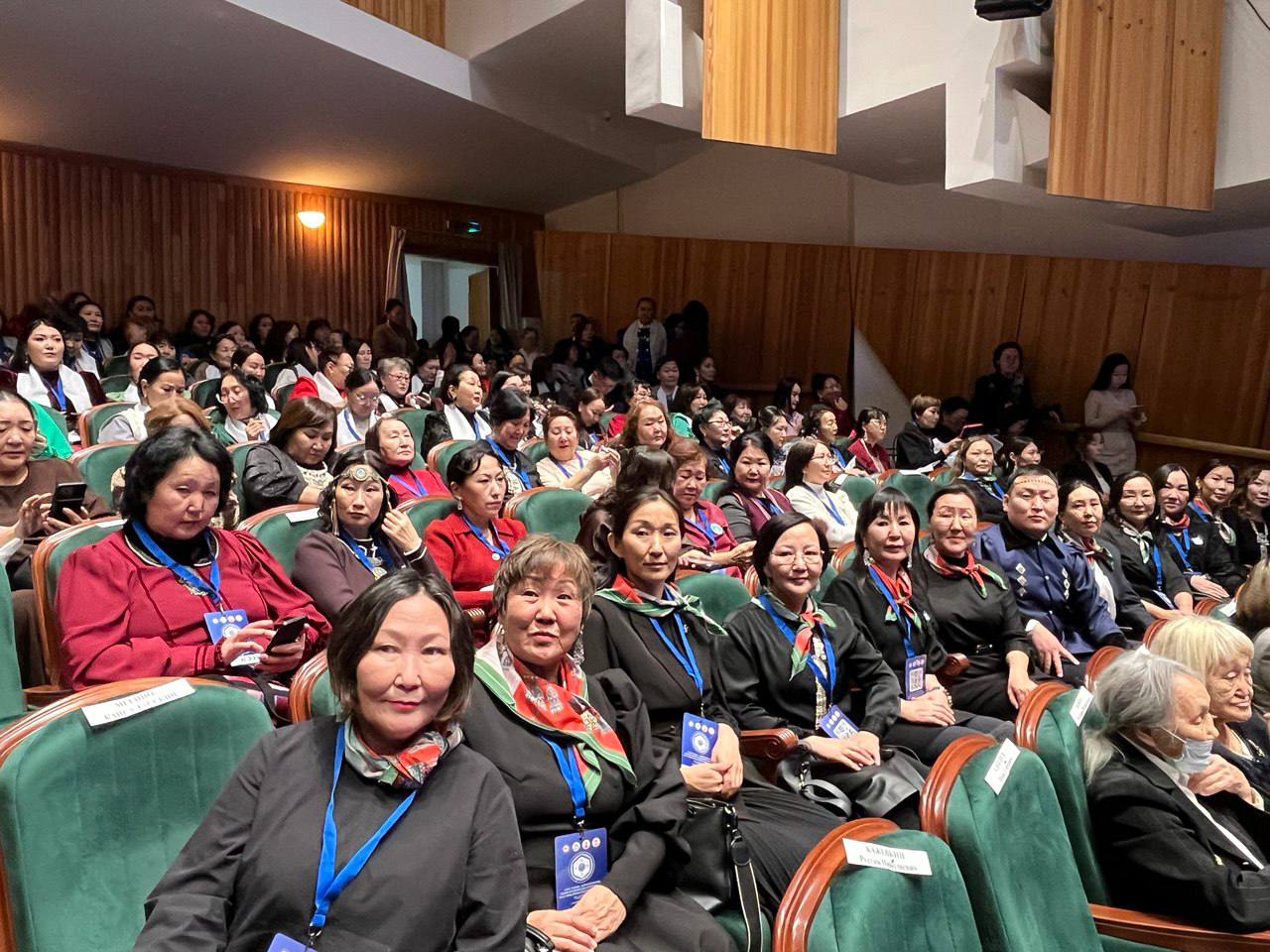 Третий республиканский съезд учителей якутского языка, литературы и культуры начался в Якутске Третий республиканский съезд учителей якутского языка, литературы и культуры начался в Якутске