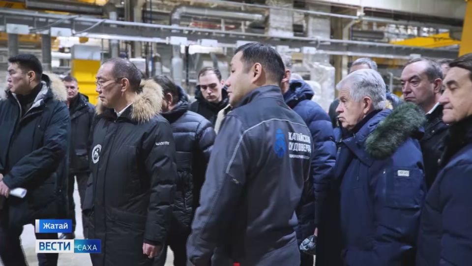 Николай Патрушев и Айсен Николаев проверили готовность к запуску Жатайской судоверфи