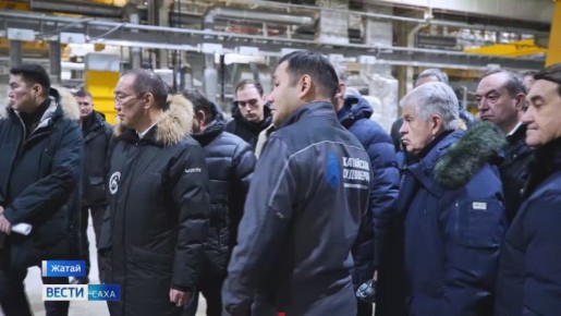Николай Патрушев и Айсен Николаев проверили готовность к запуску Жатайской судоверфи