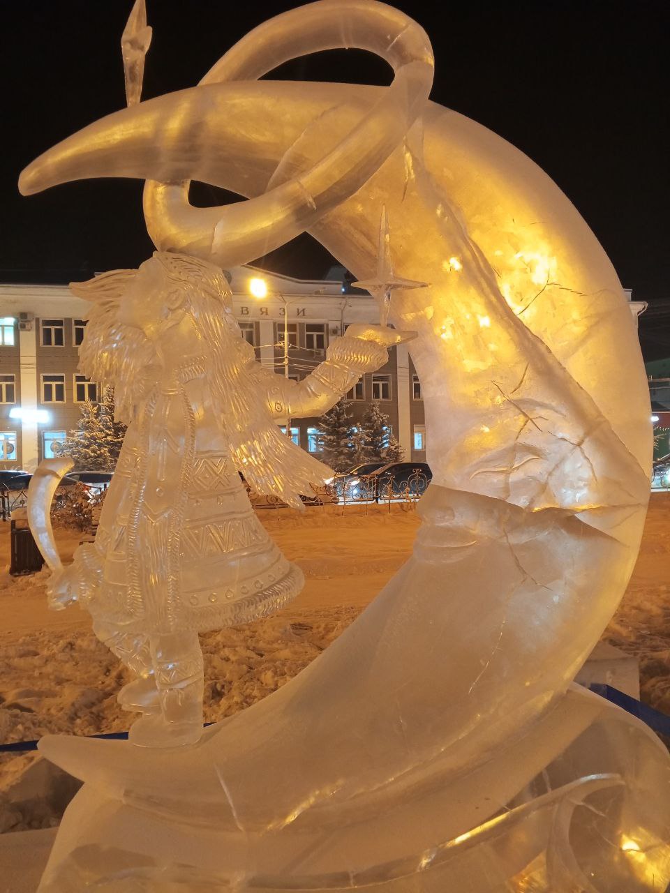 Вечерняя площадь в Якутске Вечерняя площадь в Якутске