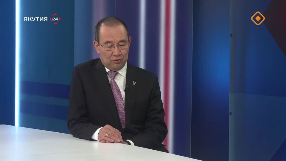 Соцвыплаты и коммуналка: Айсен Николаев отвечает на острые вопросы