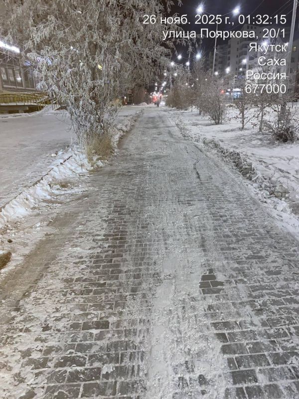 Механизированная уборка тротуаров на территории Центрального округа