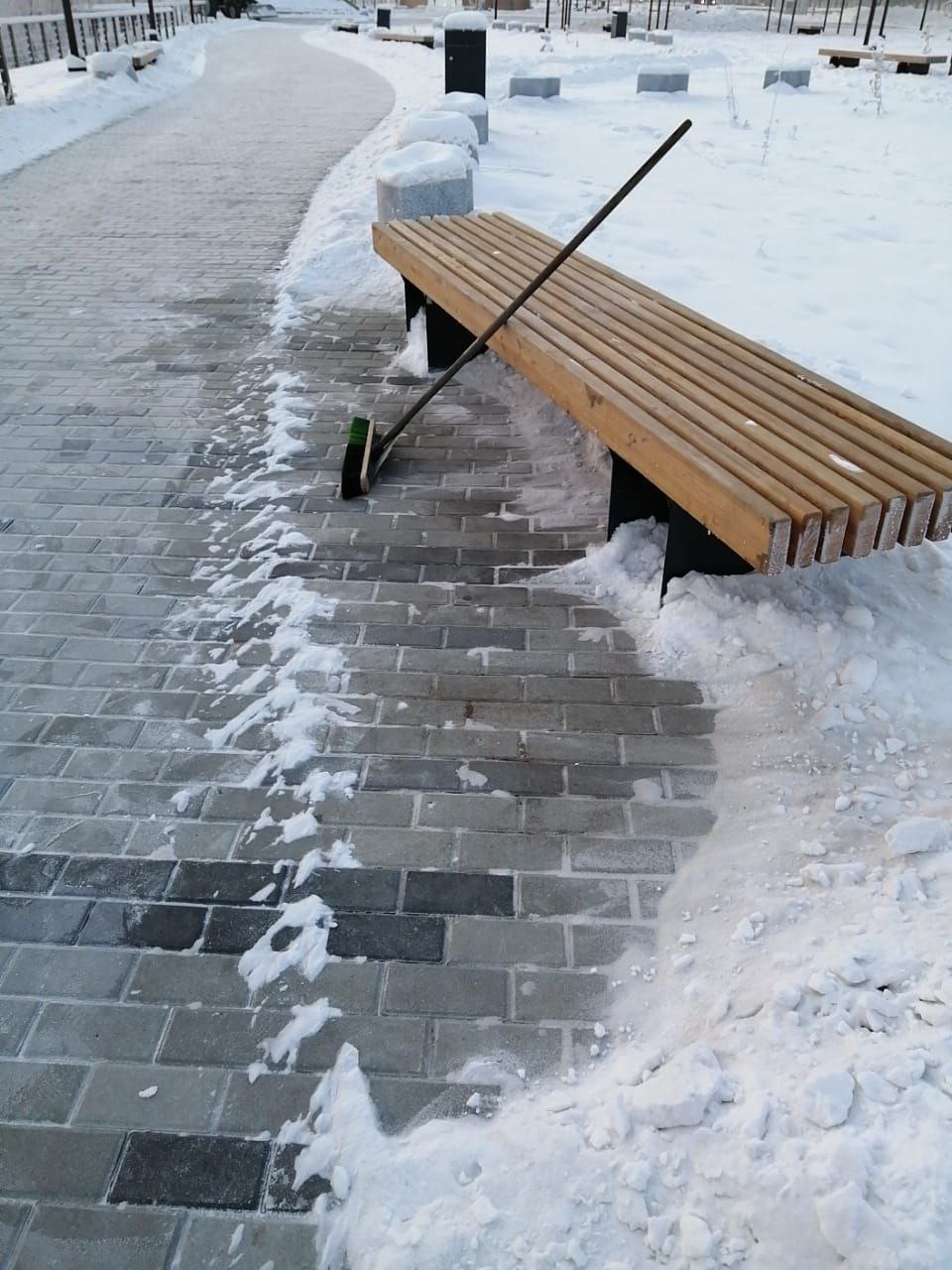 Сегодня наши дворники выполнили очередной комплекс работ по благоустройству территории Сайсарского округа: Сегодня наши дворники выполнили очередной комплекс работ по благоустройству территории Сайсарского округа: