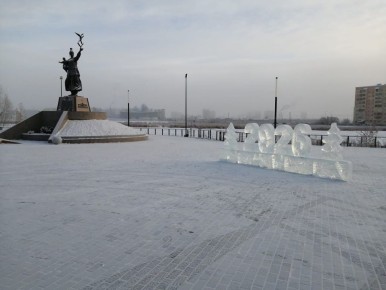 По набережной Сайсарского озера и на Площади Матери порядок поддерживают наши муниципальные дворники