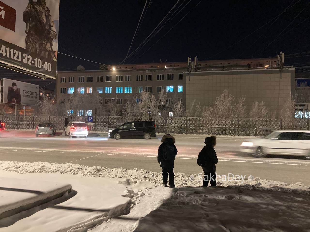 #пишут Мэрия снесла ограждения у проезжей части на Ул. Петра Алексеева и теперь дети стали перебегать проезжую часть в неположенном месте (напротив училища связи)