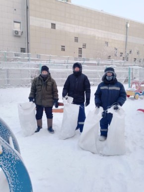 Муниципальные дворники Губинского округа уделяют особое внимание поддержанию чистоты улиц и дворов