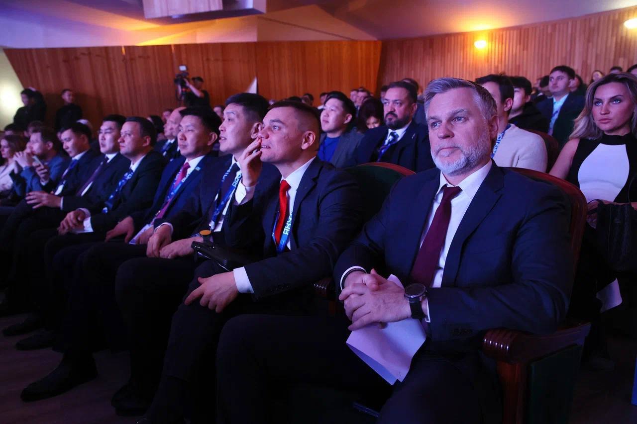 Кирилл Бычков: Связь, которая объединяет будущее: В Якутске стартовал федеральный форум «Цифровой алмаз» Кирилл Бычков: Связь, которая объединяет будущее: В Якутске стартовал федеральный форум «Цифровой алмаз»