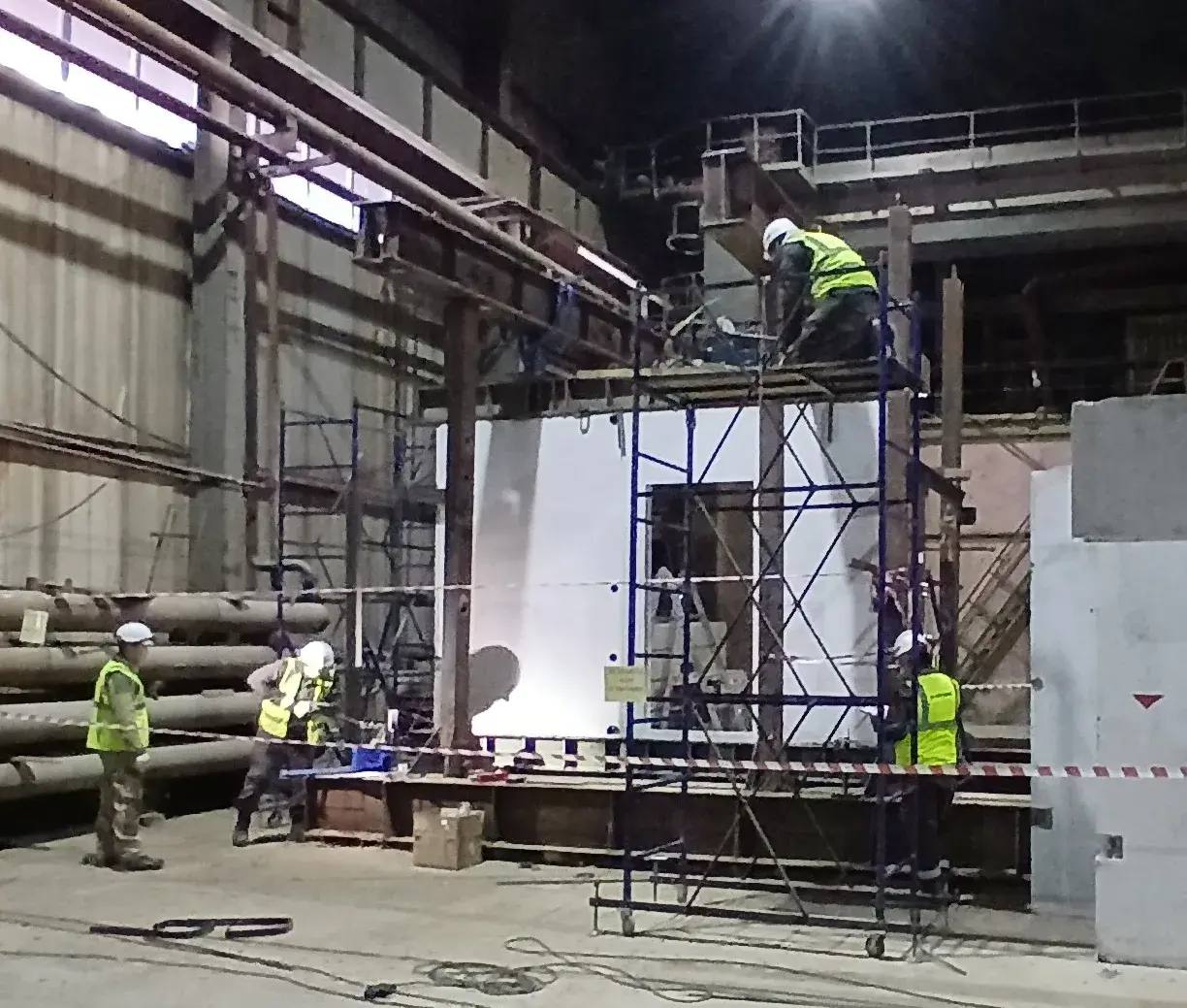 На заводе Домостроительного комбината ООО «РИА Строй» начались испытания опытных образцов сборных железобетонных стеновых панелей, что позволит после их сертификации уменьшить трудозатраты и снизить себестоимость На заводе Домостроительного комбината ООО «РИА Строй» начались испытания опытных образцов сборных железобетонных стеновых панелей, что позволит после их сертификации уменьшить трудозатраты и снизить себестоимость