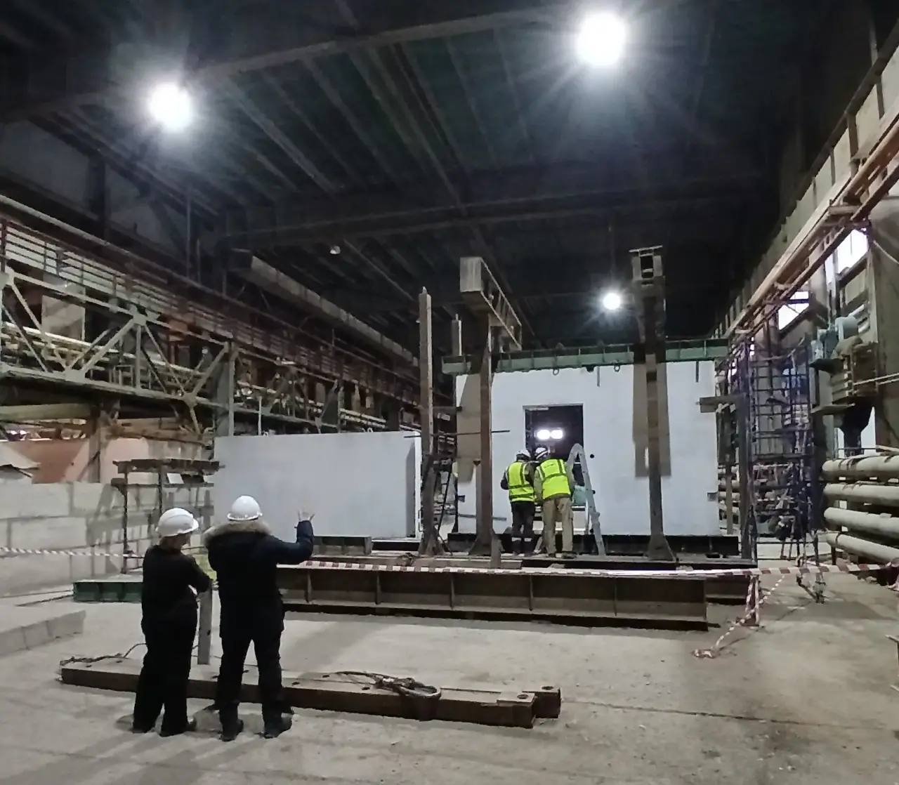 На заводе Домостроительного комбината ООО «РИА Строй» начались испытания опытных образцов сборных железобетонных стеновых панелей, что позволит после их сертификации уменьшить трудозатраты и снизить себестоимость На заводе Домостроительного комбината ООО «РИА Строй» начались испытания опытных образцов сборных железобетонных стеновых панелей, что позволит после их сертификации уменьшить трудозатраты и снизить себестоимость