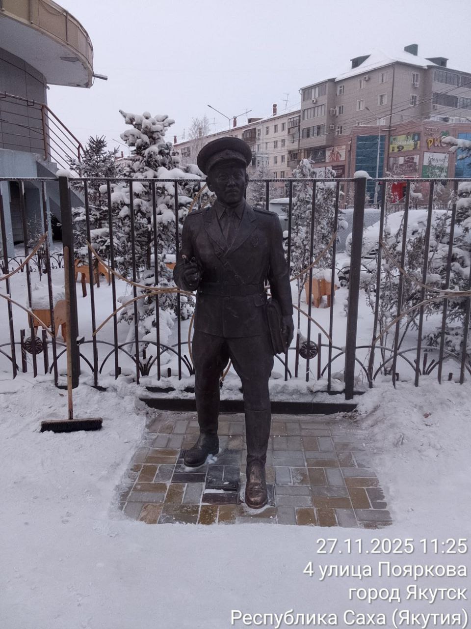 Ежедневная работа муниципальных дворников Ежедневная работа муниципальных дворников